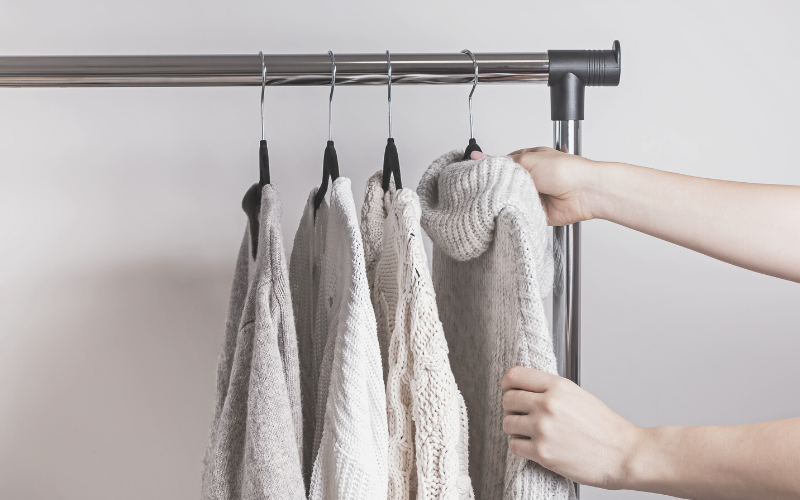 How to simplify your life -  Minimalist Wardrobe